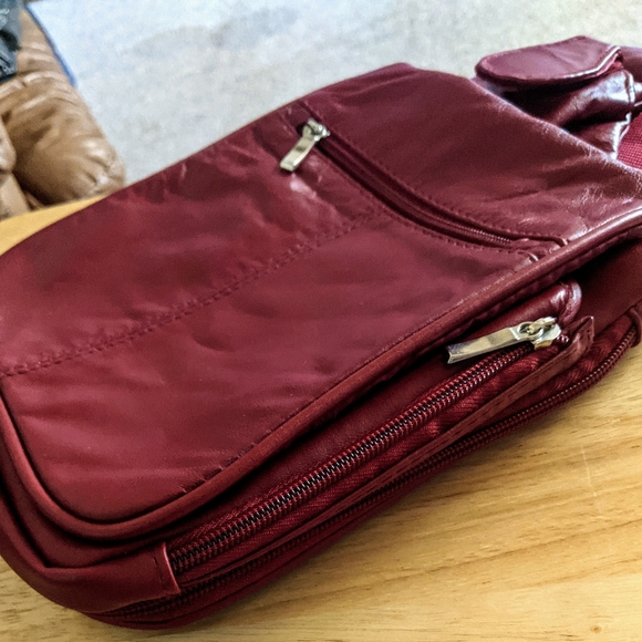 Buxton Red Leather Shoulder Bag - Picture 4 of 10